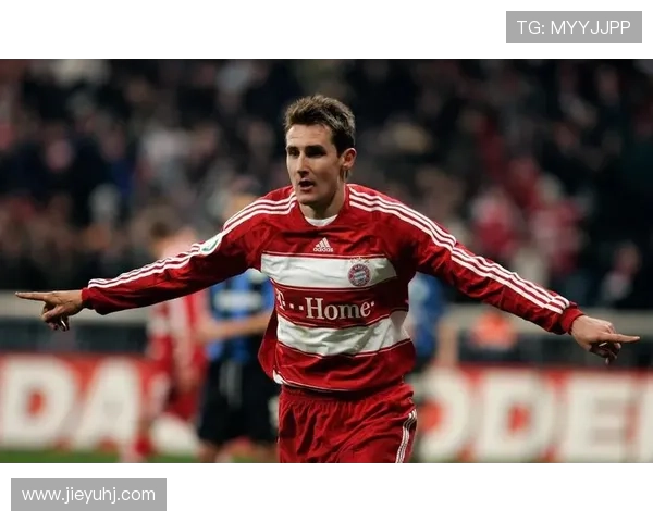 克洛泽:低调却辉煌的足球传奇背后的故事与成就